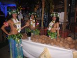 Das Hilgight, traditionelles Kokosnuss öffnen zur Begrüßung ihrer Gäste (20).JPG